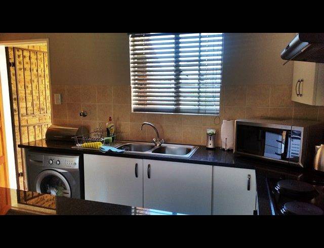 2 BEDROOM PROPERTY TO RENT IN RADIOKOP